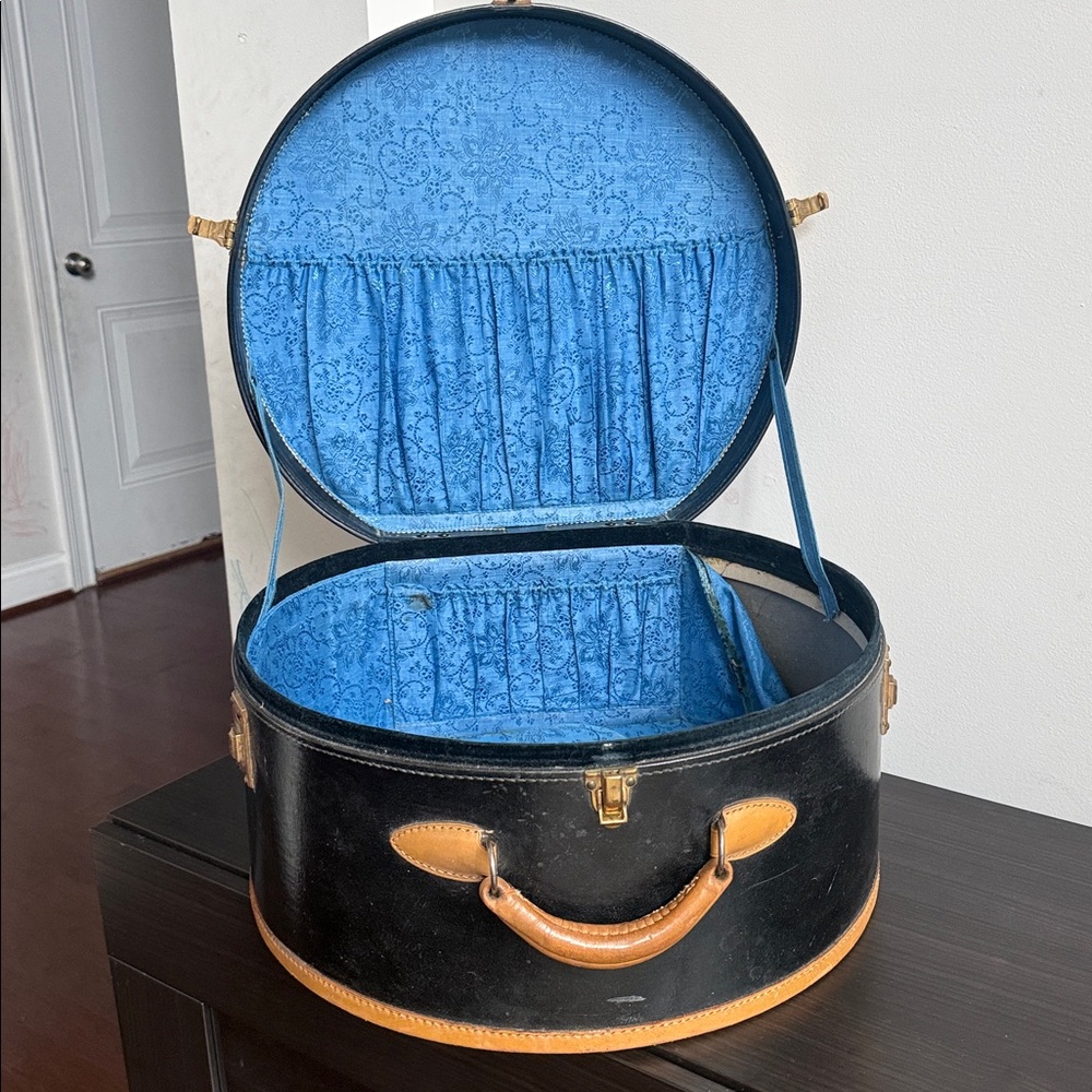 Large Antique Navy/Tan Leather Travel Hat Box ca 1919 - Picture 3 of 17